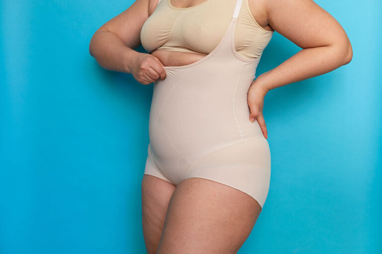 intimo modellante da donna