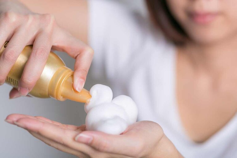 schiuma per capelli